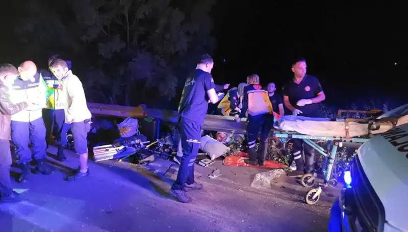 Minibüs Kazası: Yolcular Savrulunca Şok Anlar Yaşandı