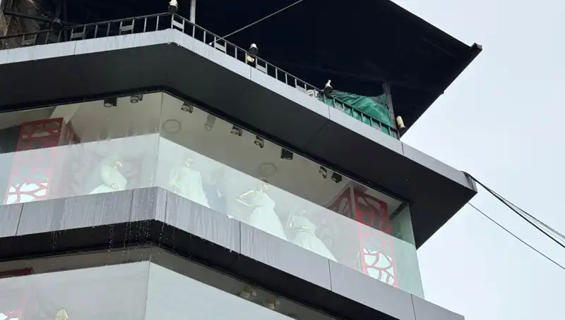 Giyim Mağazasında Korkutan Yangın: Müşteriler Panik İçinde Fırladı