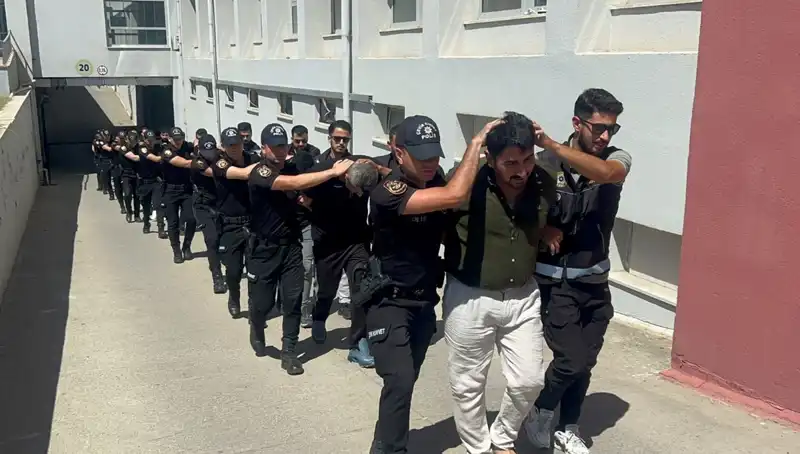 Adana'da Dev Eroin Operasyonu: 825 Kilogram Uyuşturucu ve 16 Tutuklama Şoku