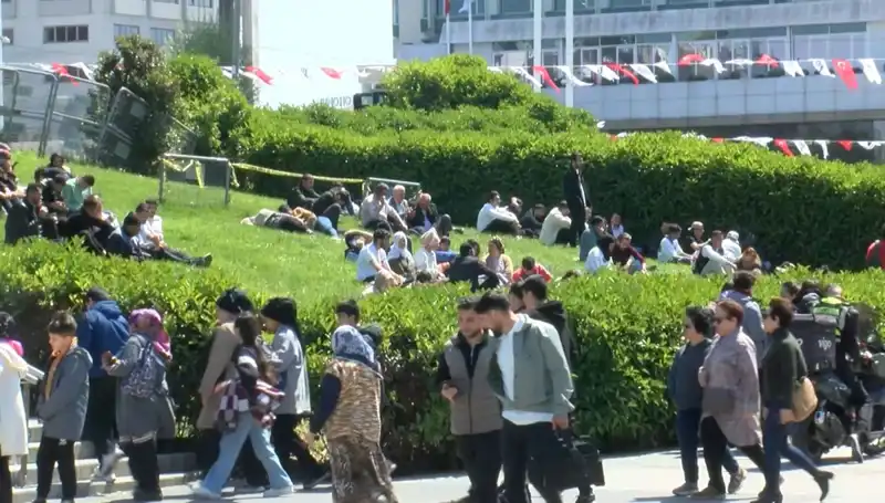 Taksim'de Deprem Yoğunluğu: İstanbul'un Göbeğinde Neler Oluyor?