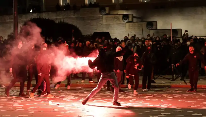 Yunanistan'da Hükümete Gensoru: Atina Sokaklarında Protestolar Patlak Verdi