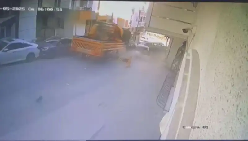 Kontrolden Çıkan Vinç, 23 Araca Çarparak Durabildi: Korku Dolu Anlar
