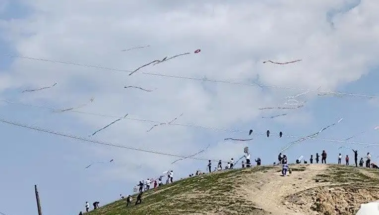 Uçurtma Şöleni: Renklerin Dansı Göklerde Süzüldü!