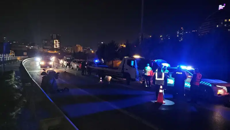 TEM'de Eşine Az Rastlanır Kaza: Yolun Ortasında Yatan Kişi Metrelerce Sürüklendi
