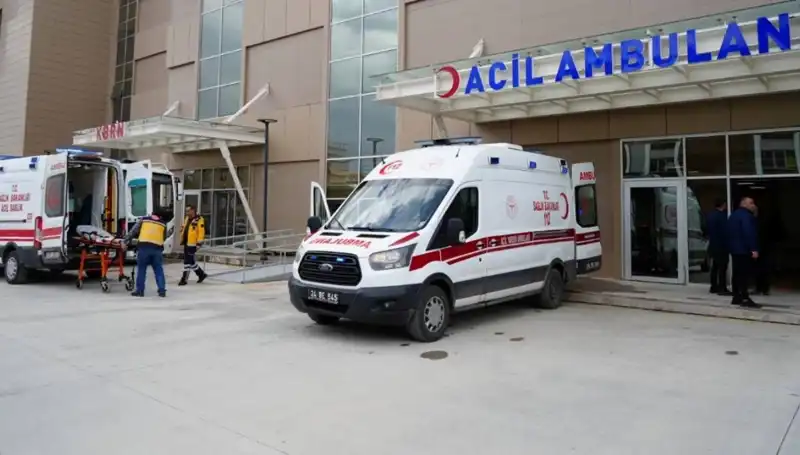 Erzincan'da Korkunç Trafik Kazası: 1 Ölü, 3 Yaralı!