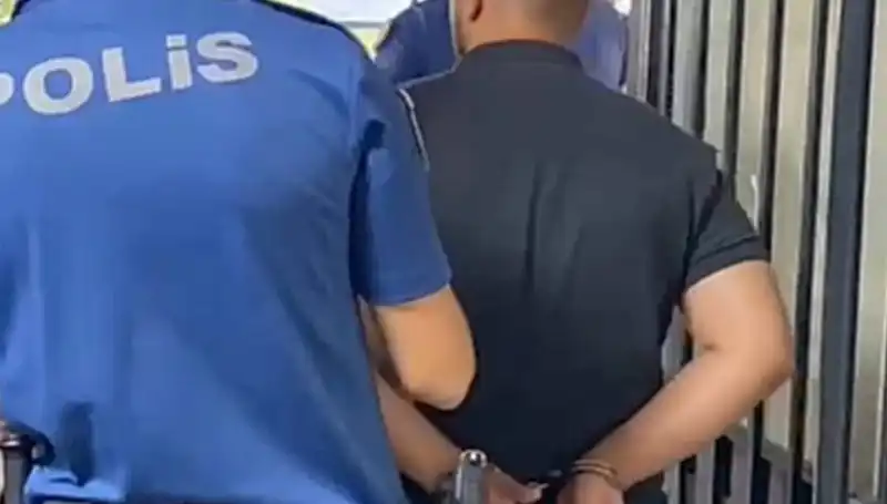 İzmir'de Polise Saldıran Şahıs Yakalandı: İşte Olayın Ayrıntıları