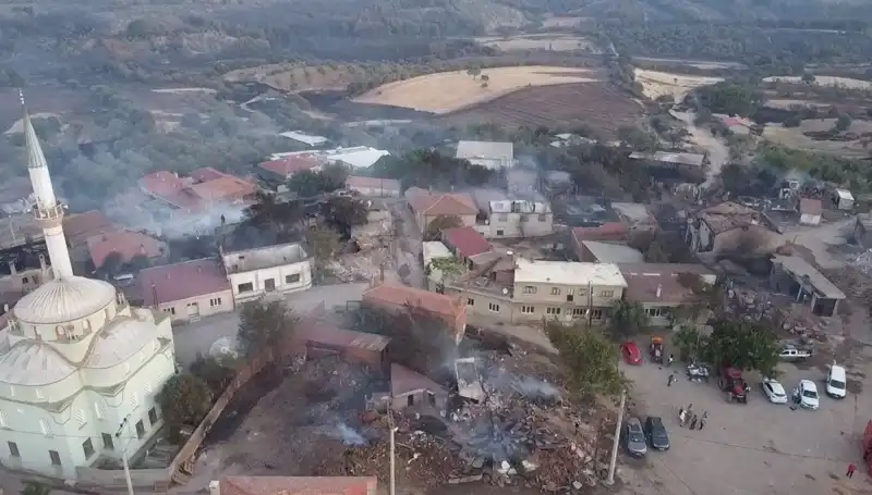 Çanakkale'de Alevler İçinde Kalan Orman Alanları Havadan Görüntülendi