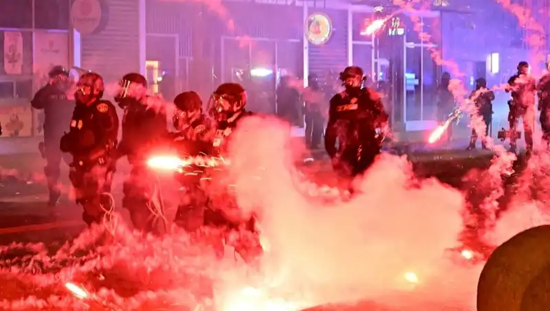ABD'nin Kalbinde İsyan: Los Angeles'taki Protestolar Fırtınaya Dönüşüyor