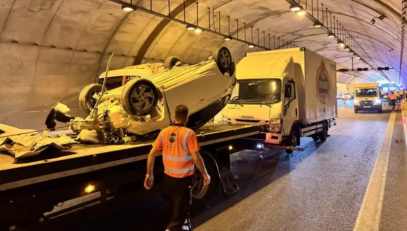 Kuzey Marmara Otoyolu'nda Feci Çarpışma: Otomobil ve Kamyonet Birbirine Girdi