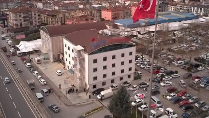 Özel Hastaneye Deprem Mührü! Perde Betonlarına Kesti İddiaları Şok Yarattı