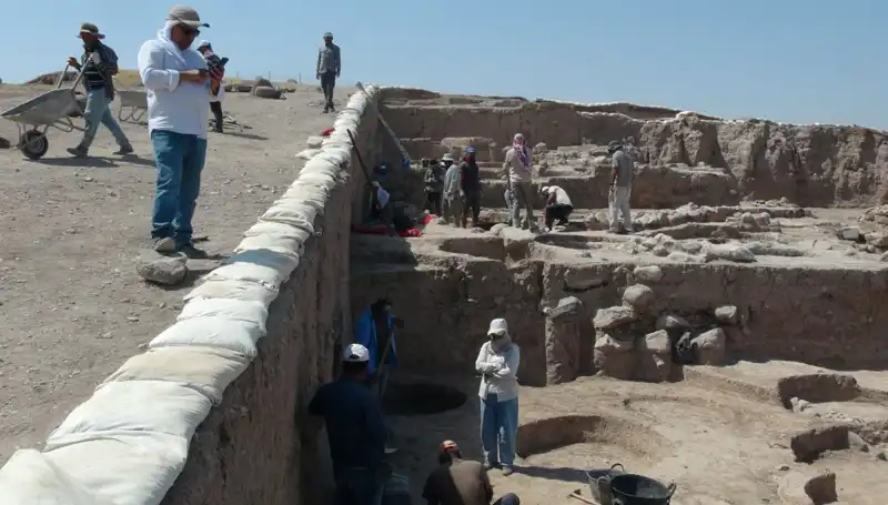 Kilis'te Oylum Höyük Kazıları: Sıcak Havalara Rağmen Tarih Gün Yüzüne Çıkıyor