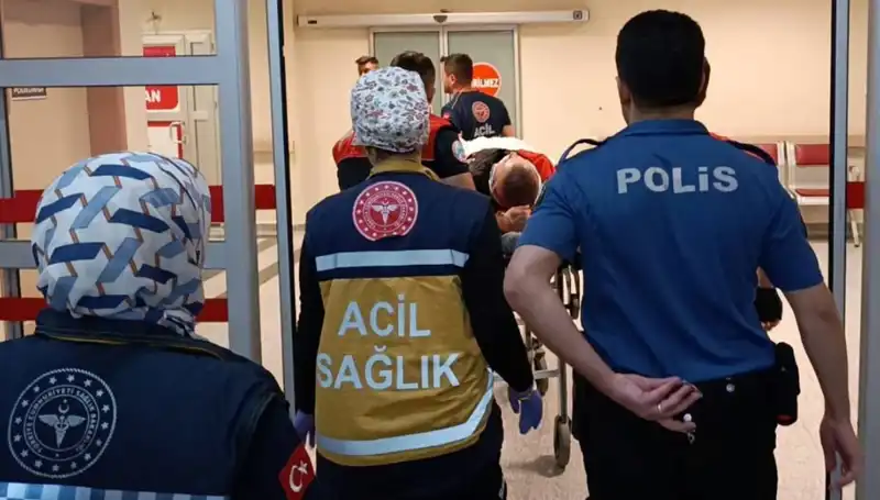 Policilerin Kaza Yaptığı Olayda İki Kişi Yaralandı