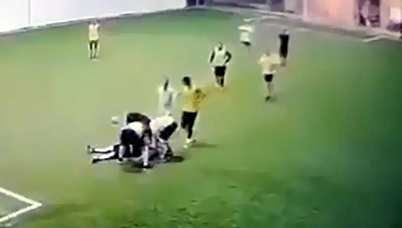 Adana'da Halı Sahada Feci Olay: 3 Çocuk Babası Hayatını Kaybetti