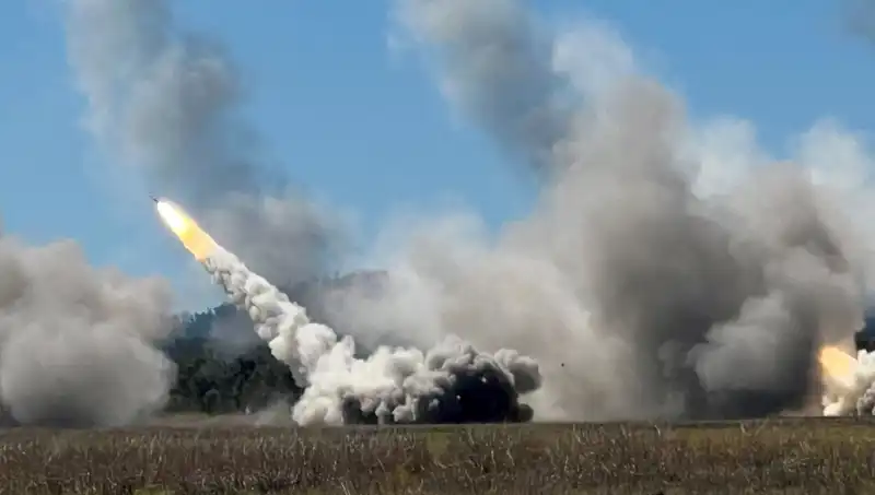Avustralya'da Tarihi An: En Büyük Askeri Tatbikatta HIMARS Atışı Yapıldı