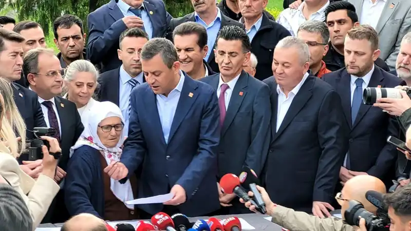 Cumhuriyet Halk Partisi'nden Ekrem İmamoğlu İçin Geniş Kapsamlı İmza Kampanyası