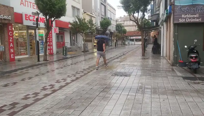 Kırklareli'de Sağanak Yağış Hayatı Olumsuz Etkiledi, Erotik Tablo Ortaya Çıktı
