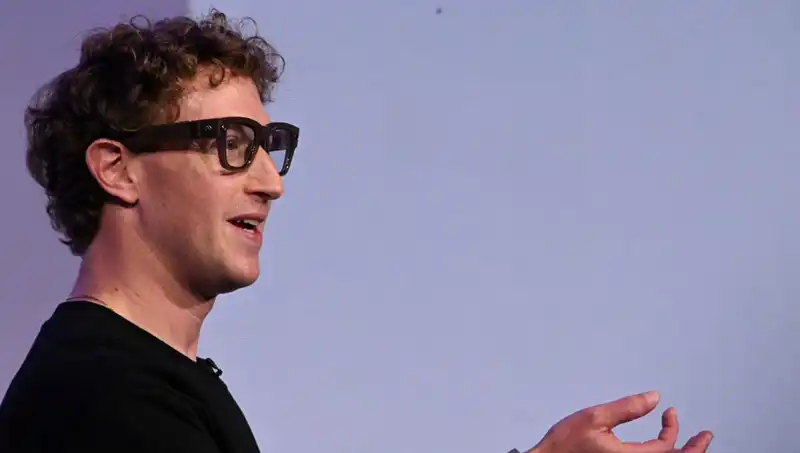 Meta'nın Yeni Dönümü: Zuckerberg'ten Yapay Zeka Destekli Gözlük Tanıtımı