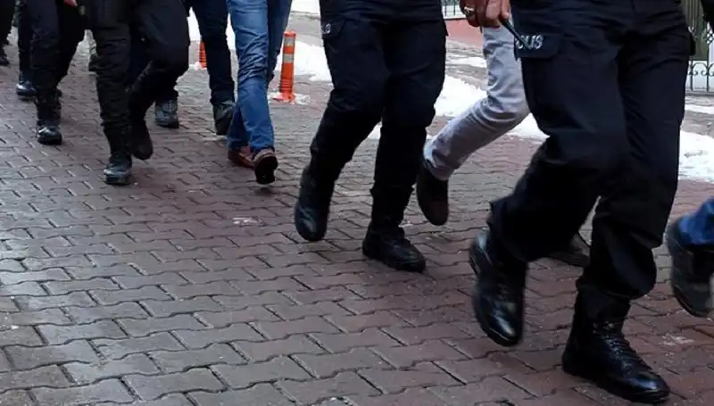 Antalya’da Silah Kaçakçılarına Büyük Operasyon: 15 Gözaltı!