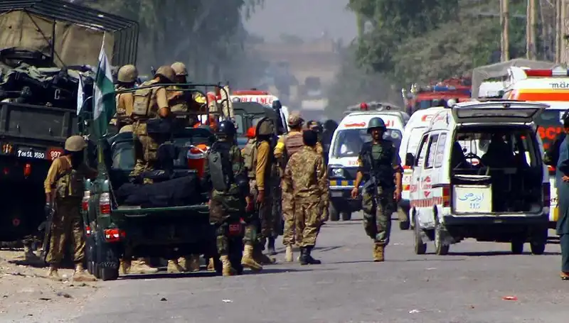 Pakistan’da Camiye Yapılan Bombalı Saldırı: 4 Yaralı, Güvenlik Endişeleri Artıyor