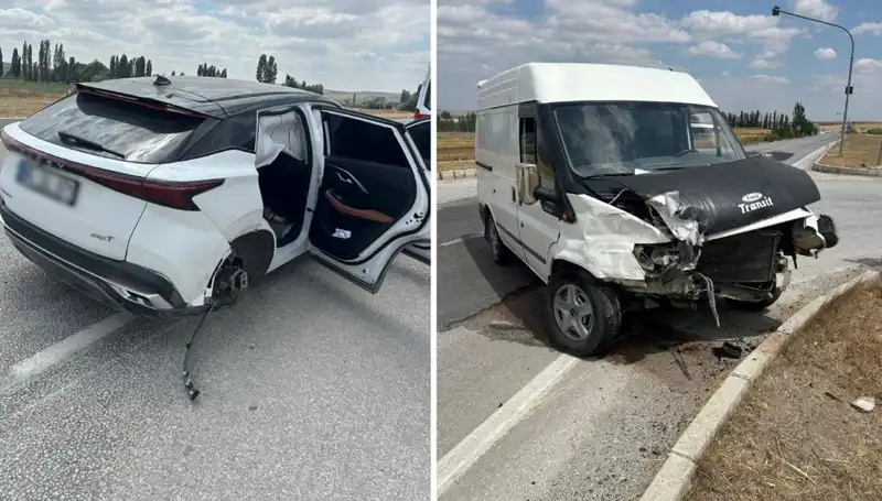 Çorum'da Kafa Kafaya Çarpışan İki Araçta Korkutan Kazanın Ayrıntıları