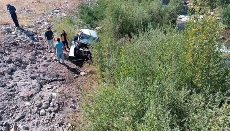 Sivas'ta Feci Kaza: Otomobil Dere Yatağına Uçtu, İki Can Kaybı