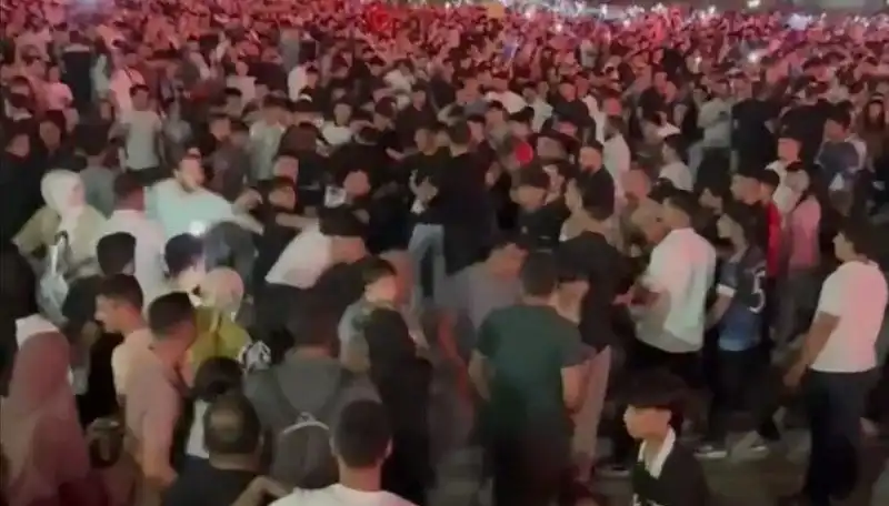 Konserde Bıçaklı Kavga: Üç Yaralının Durumu Ciddi mi?