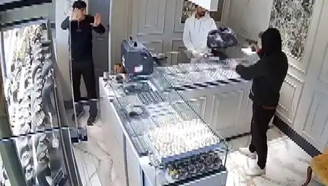 Bursa’da Kuyumcuya Soygun Girişimi: Anlar Korku Dolu!