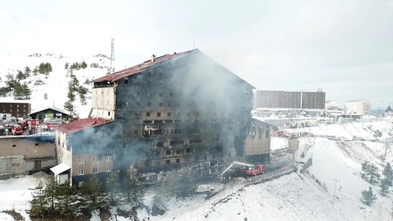 Bakan Tunç: Otel yangınında 4 kişi gözaltına alındı