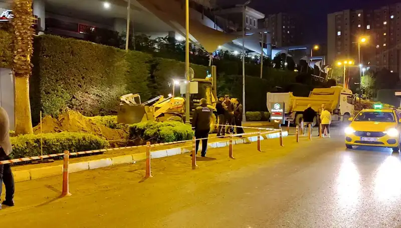 AVM Girişinde Doğalgaz Paniği: Alışveriş Keyfi İkide Bir Kesildi
