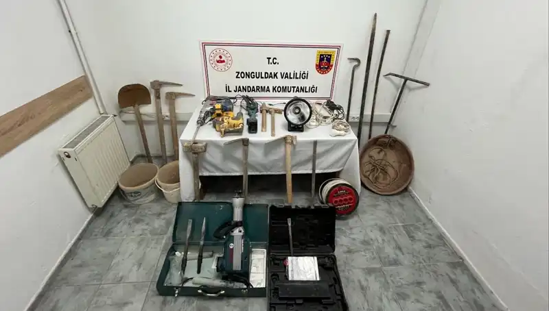 Çaycuma'da Gizli Kazı Yapan 5 Kişi Suçüstü Yakalandı!