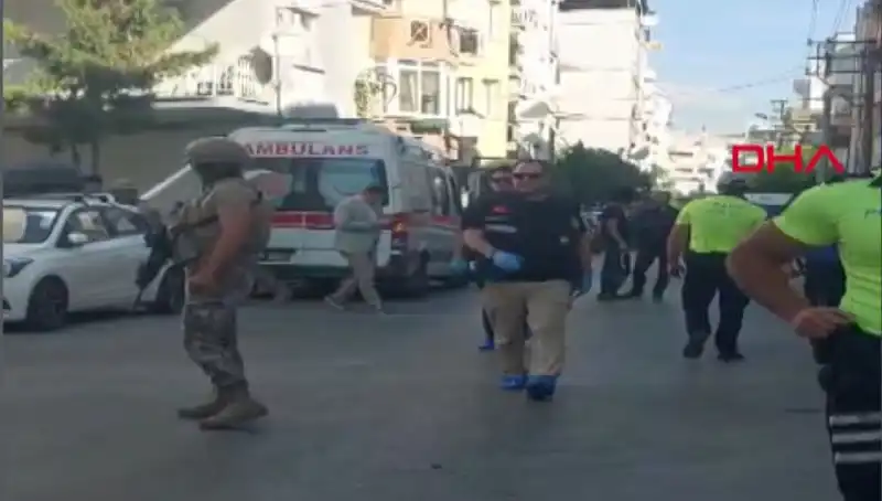 İzmir'de Karakola Yapılan Silahlı Saldırıda İki Şehit, Bir Yaralı Var