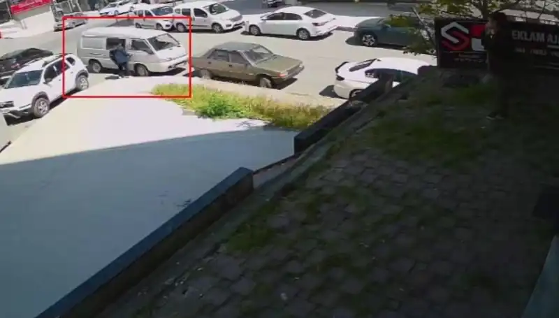 Aracını Çalmaya Çalışan Hırsızı Suçüstü Yakalayan Kişinin Cesareti