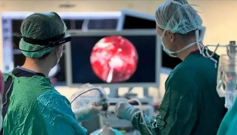 Lazer Ücreti İsteyen Cerrah Gösterdiği Cesaretle Tutuklandı