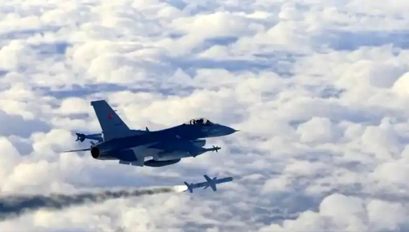 F-16 EDPOD Teknolojisi: Kritik Testleri Geçerek Savunma Sanayiinde Yeni Bir Dönem Başlatıyor