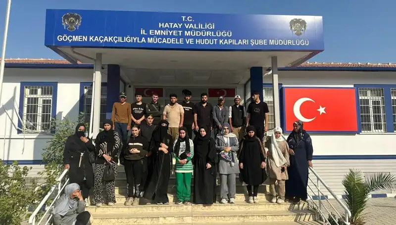 Minibüste 24 Göçmen Ele Geçirildi: Sınır Güvenliği Alarm Durumunda!