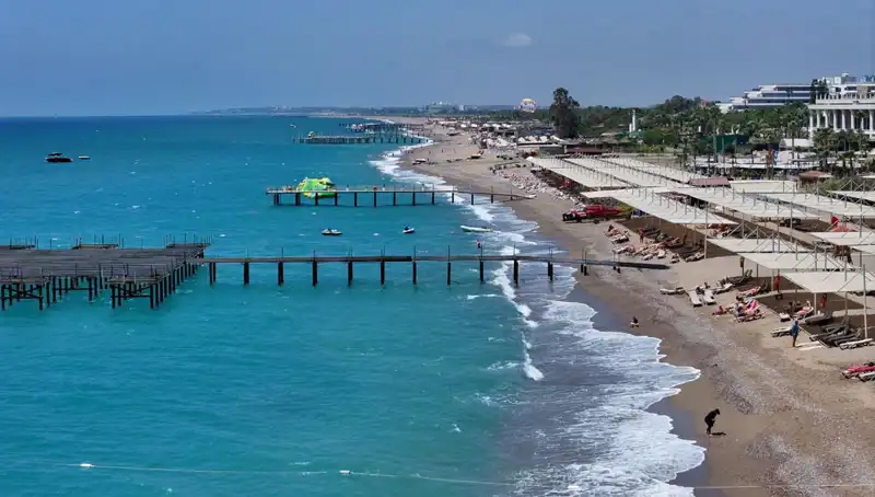 Antalya Sahillerinde Güneşli Hava: Yaz Tatili İçin Müjde mi Geldi?