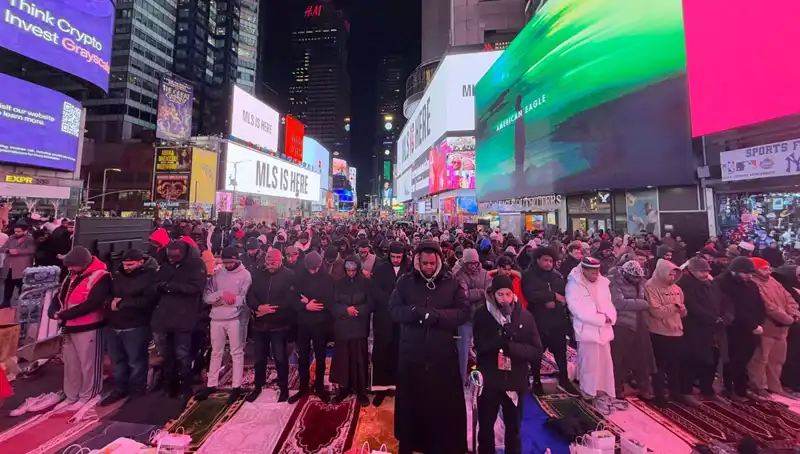 New York Times Meydanı’nda Tarihi Teravih Namazı Coşkusu Yaşandı