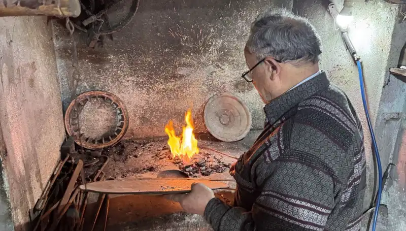 Baba Mesleğini 20 Metrekarelik Dükkanında Yaşatmaya Devam Ediyor