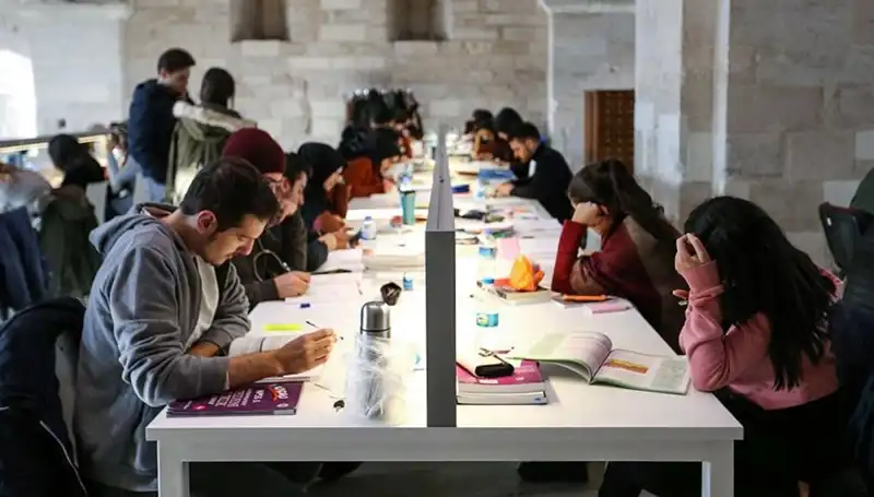 Üniversitelerin 2023-2024 Akademik Takvimi Açıklandı: Hangi Tarihlerde Başlayacaklar?